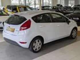Ford Fiesta (2012) thumbnail 4