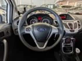 Ford Fiesta (2012) thumbnail 10