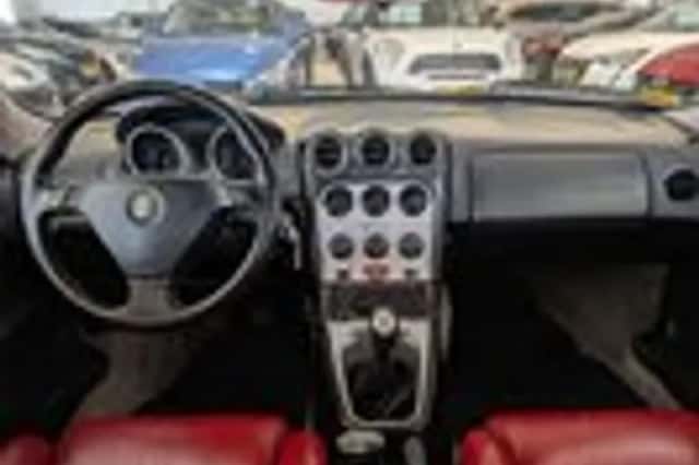 Alfa Romeo GTV (1998) thumbnail 8