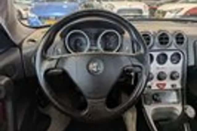 Alfa Romeo GTV (1998) thumbnail 9