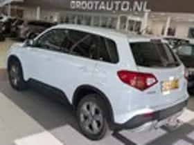 Suzuki Vitara (2015) thumbnail 3