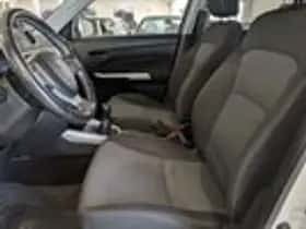 Suzuki Vitara (2015) thumbnail 6