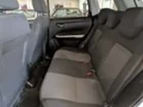 Suzuki Vitara (2015) thumbnail 7