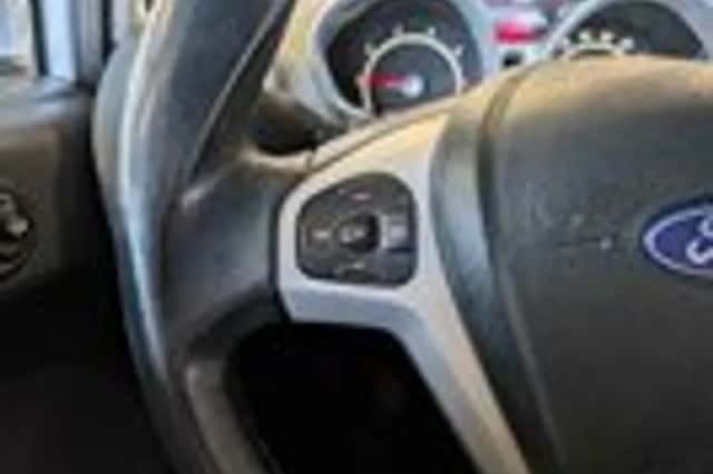 Ford Fiesta (2009) thumbnail 12