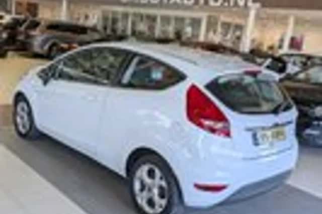 Ford Fiesta (2009) thumbnail 3