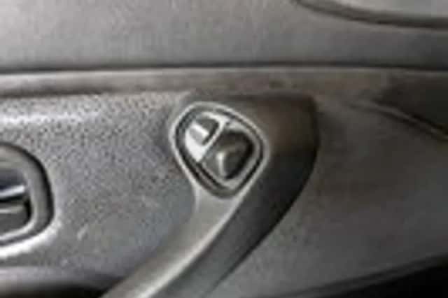 BMW Z3 (1996) thumbnail 10