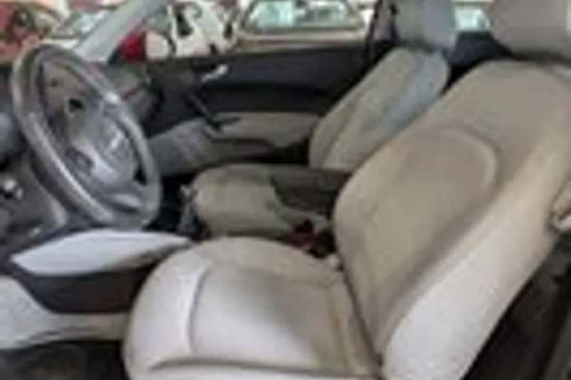 Audi A1 (2010) thumbnail 6