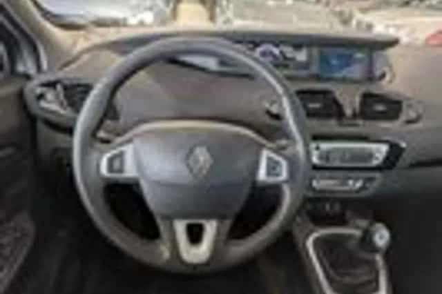 Renault Grand Scénic (2012) thumbnail 12