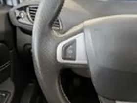 Renault Grand Scénic (2012) thumbnail 13