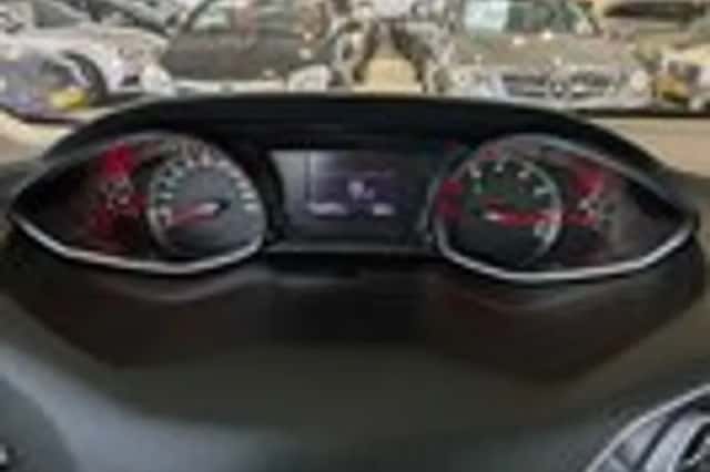 Peugeot 308 (2013) thumbnail 13