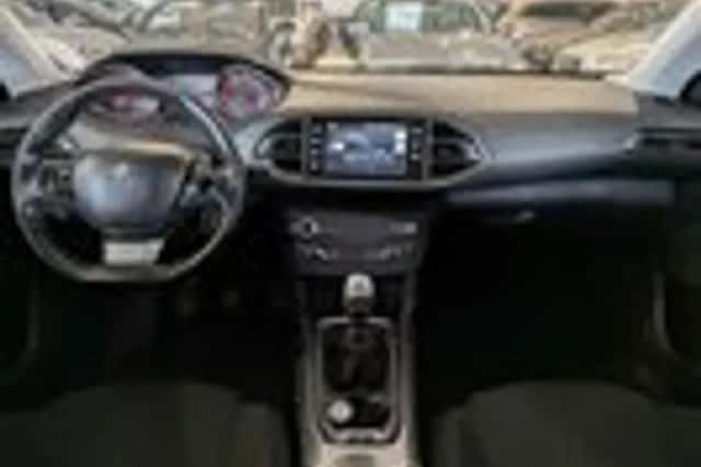 Peugeot 308 (2013) thumbnail 9