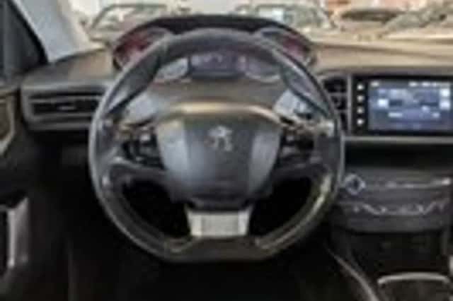 Peugeot 308 (2013) thumbnail 10