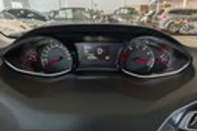 Peugeot 308 (2014) thumbnail 11