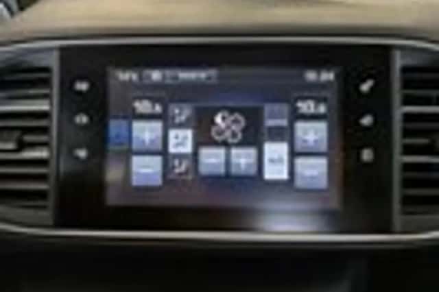 Peugeot 308 (2014) thumbnail 17
