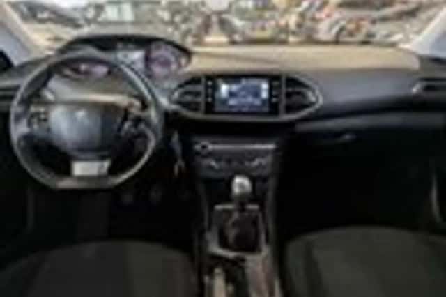 Peugeot 308 (2014) thumbnail 9