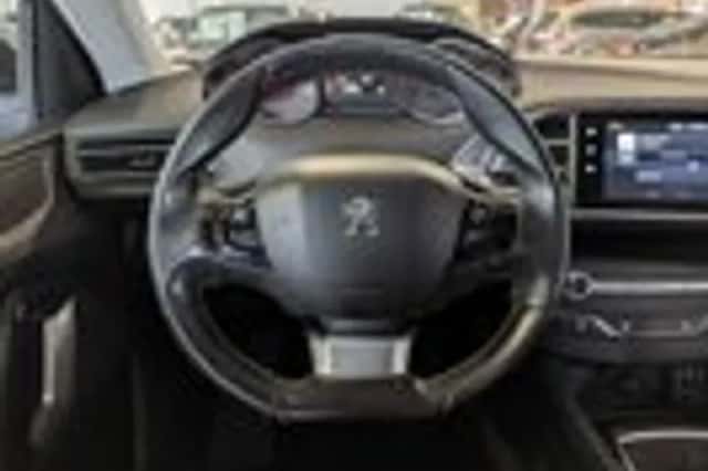 Peugeot 308 (2014) thumbnail 10