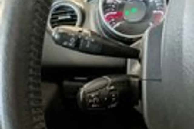 Peugeot 3008 (2010) thumbnail 12