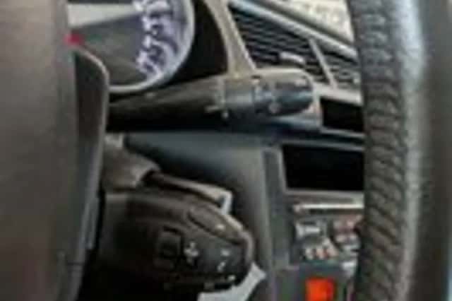 Peugeot 3008 (2010) thumbnail 13