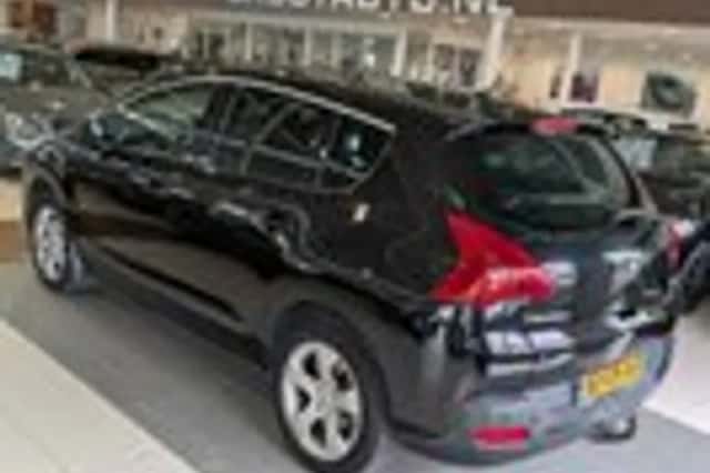 Peugeot 3008 (2010) thumbnail 3