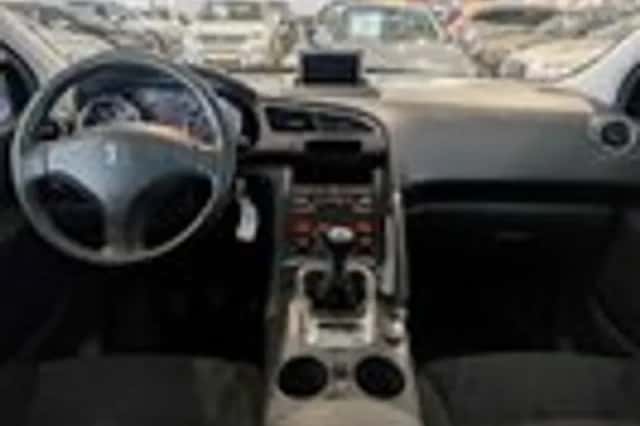 Peugeot 3008 (2010) thumbnail 9