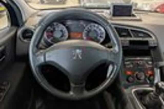 Peugeot 3008 (2010) thumbnail 10