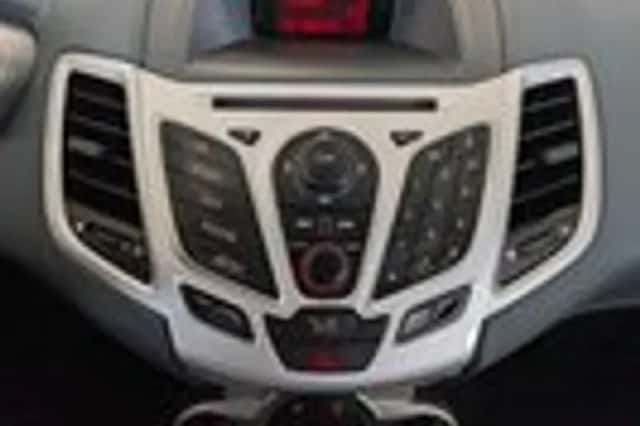 Ford Fiesta (2009) thumbnail 13