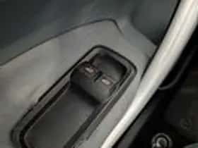 Ford Fiesta (2009) thumbnail 17
