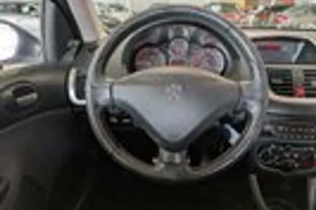 Peugeot 206+ (2010) thumbnail 9