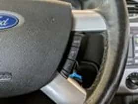 Ford Focus (2005) thumbnail 12