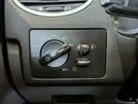 Ford Focus (2005) thumbnail 16