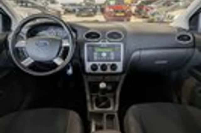 Ford Focus (2005) thumbnail 8