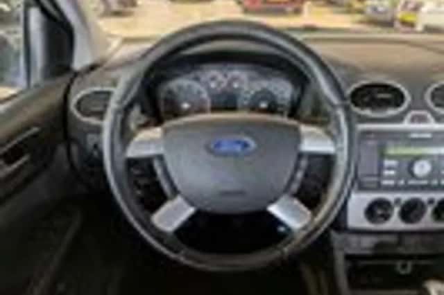 Ford Focus (2005) thumbnail 9
