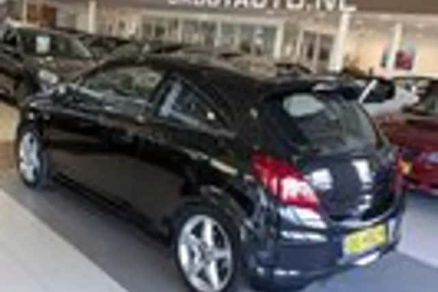Opel Corsa (2008) thumbnail 3
