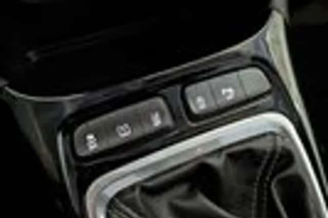 Opel Crossland X (2017) thumbnail 16