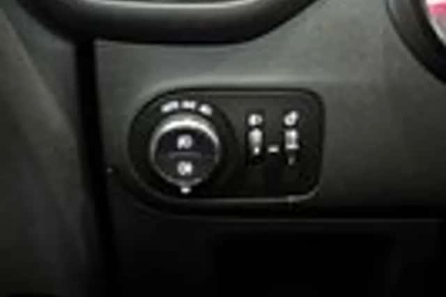 Opel Crossland X (2017) thumbnail 17