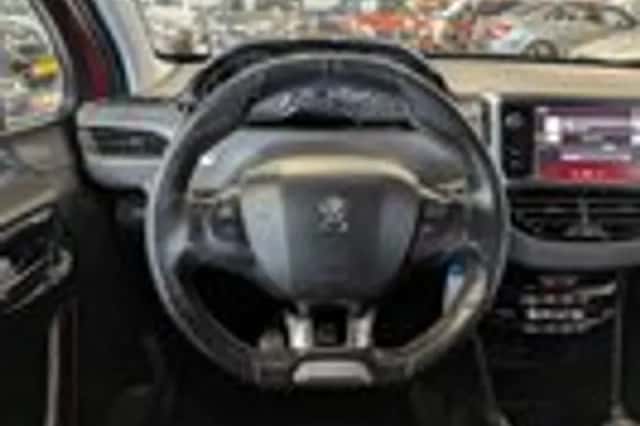 Peugeot 208 (2016) thumbnail 10