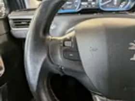 Peugeot 2008 (2017) thumbnail 12