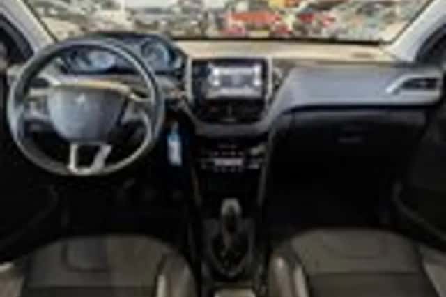 Peugeot 2008 (2017) thumbnail 9
