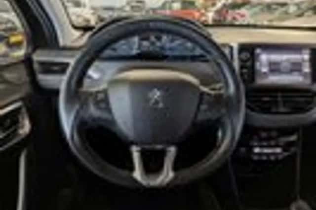 Peugeot 2008 (2017) thumbnail 10