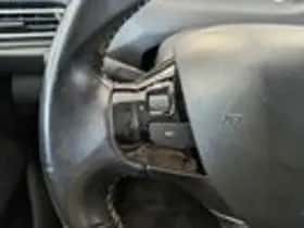 Peugeot 308 (2016) thumbnail 11