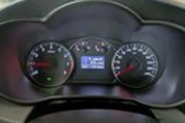Kia Carens (2013) thumbnail 12