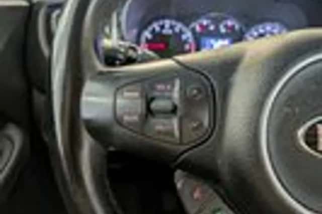 Kia Carens (2013) thumbnail 13
