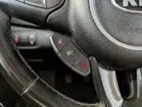 Kia Carens (2013) thumbnail 14