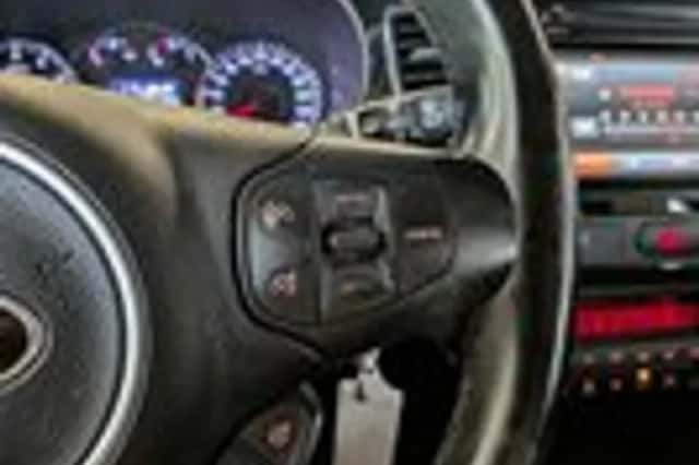 Kia Carens (2013) thumbnail 15