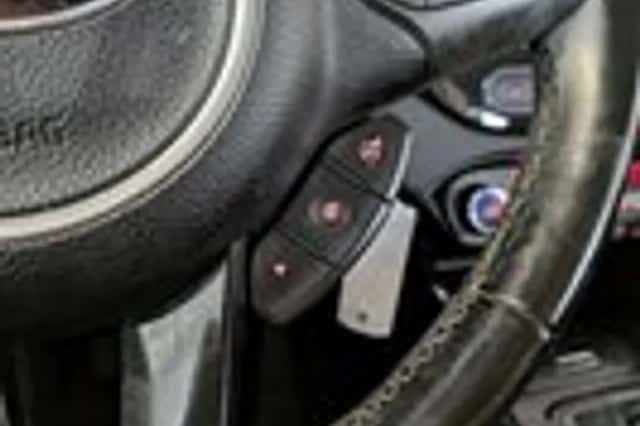 Kia Carens (2013) thumbnail 16