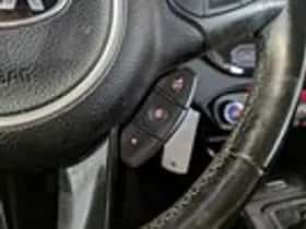Kia Carens (2013) thumbnail 16