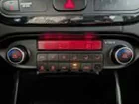 Kia Carens (2013) thumbnail 19
