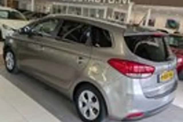 Kia Carens (2013) thumbnail 3