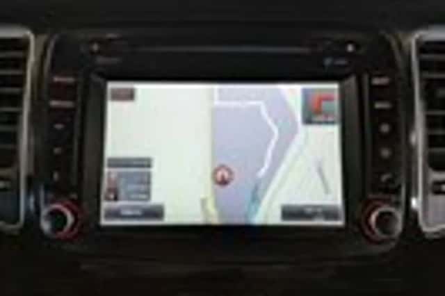 Kia Carens (2013) thumbnail 21