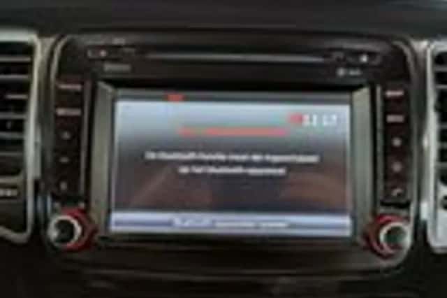 Kia Carens (2013) thumbnail 22